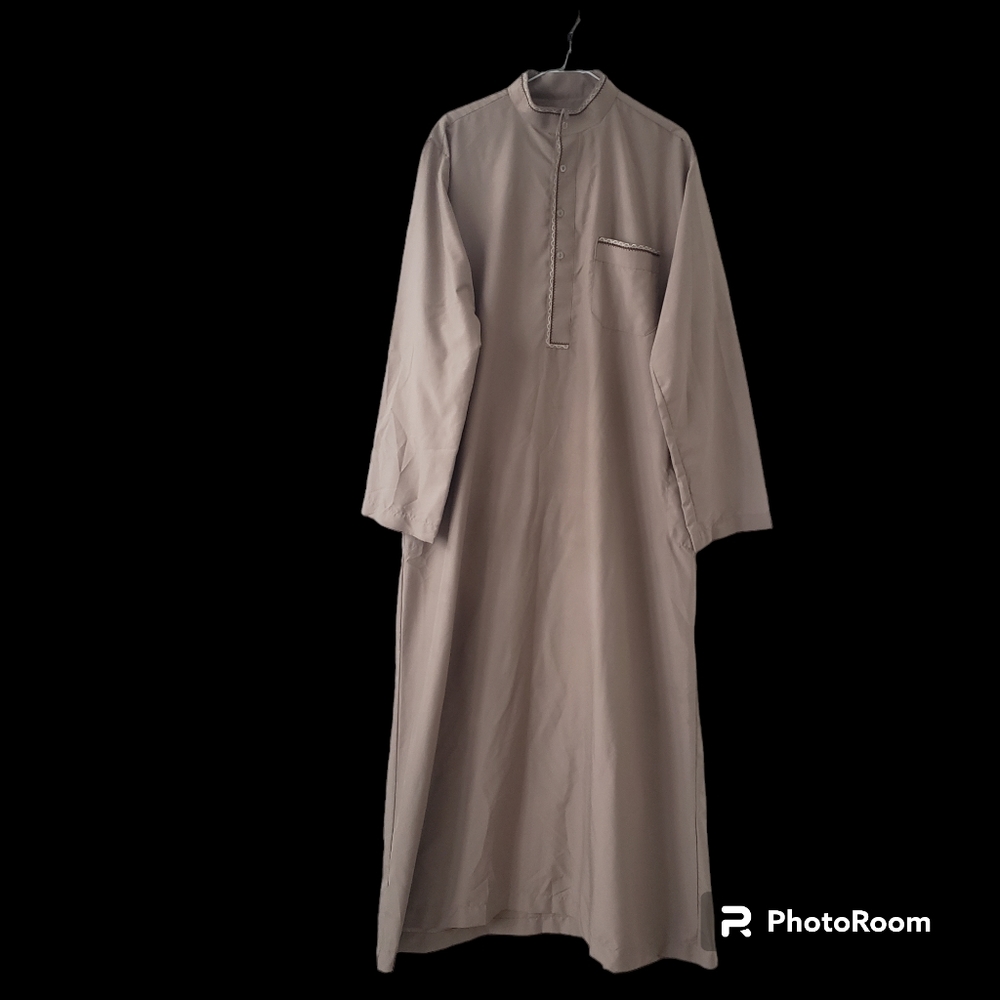 Men's traditional wear jilbab/thobe